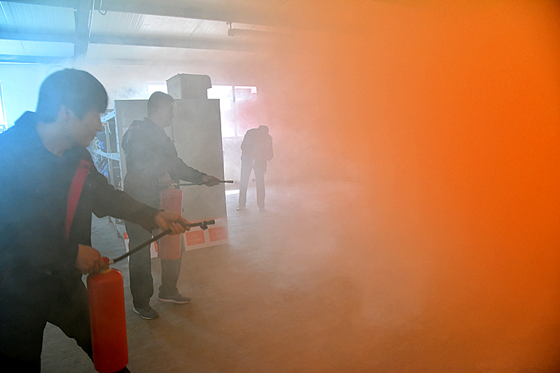 救援队伍迅速开展救援