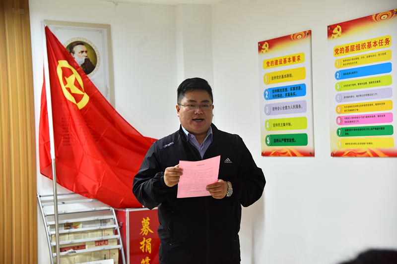 退团青年代表张斌发表退团感言