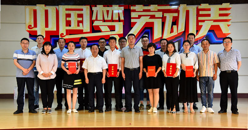 演讲比赛活动人员合影