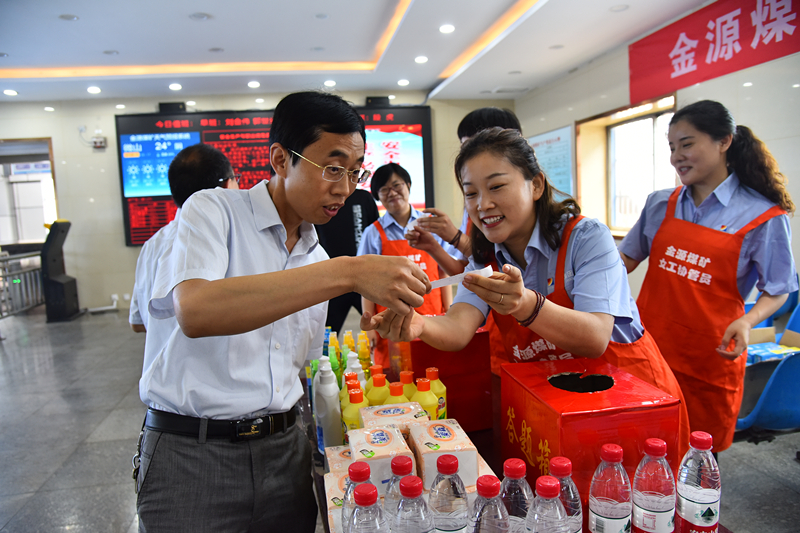 副矿长刘金伟参与答题活动